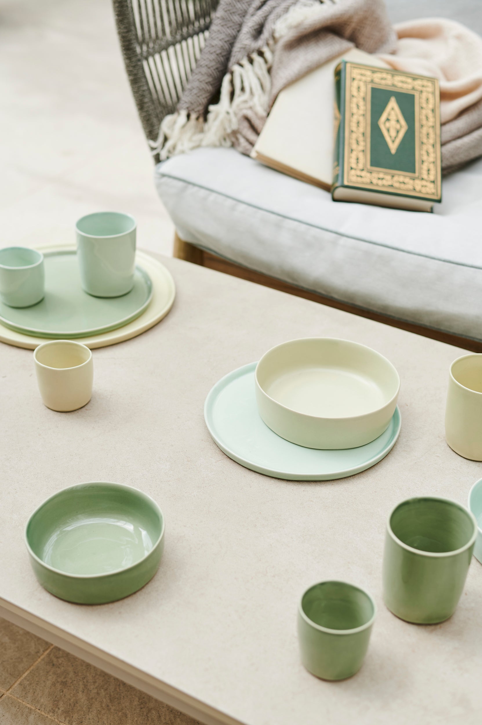 【MAOMI】ドイツ食器・炻器 | ELEPHANT FEET SMALL PLATE Celadon Blue  ø 15cm