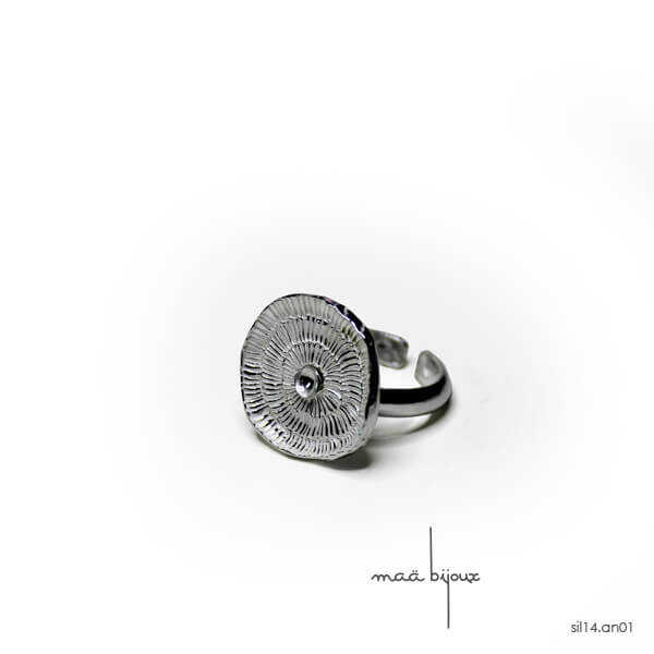 【Maa Bijoux】アクセサリー | シルバーのリング、木の丸いデザイン